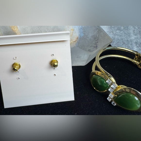 Authentic B.C. Jade Set of Gold Tone Earrings Necklace & Bracelet - Picture 4 of 15